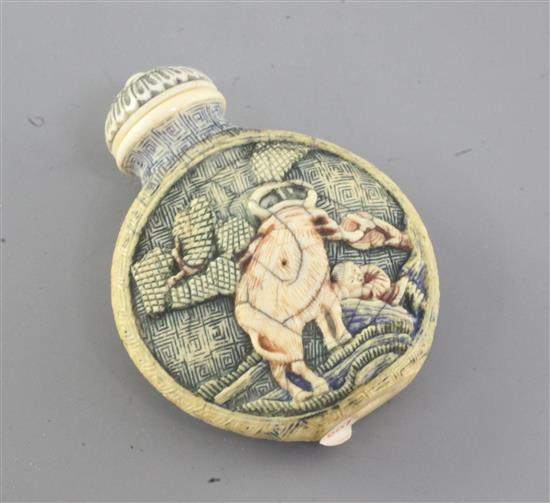 A Chinese ivory flask-shaped snuff bottle, 19th century, 6cm including stopper ( 807)